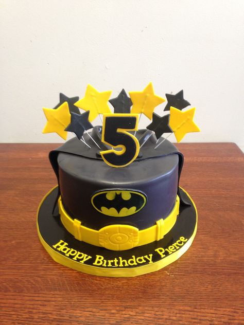 Batman Wedding Cake, Batman Wedding Cakes, Cake Lego, Batman Themed Birthday Party, Batman Birthday Cakes, Tårta Design, Batman Wedding, Batman Theme, Superhero Birthday Cake