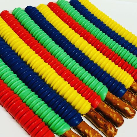 Sesame Street Pretzels, Sesame Street Treat Table Ideas, Sesame Street Treats Dessert Tables, Sesame Street Pretzel Rods, Sesame Street Rice Krispie Treats, Sesame Street Birthday Treats, Elmo Treats, Sesame Street Dessert Table, Sesame Street Treats