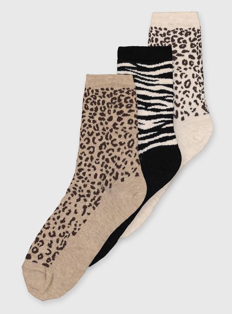 You will go wild for this funky animal pattern ankle sock trio this season. The set includes a zebra, cheetah and leopard print style for a fun twist on a classic everyday essential.  3 Animal patterned ankle socks  1 x Leopard 1 x Cheetah  1 x Zebra  Keep away from fire  Material 1st, 3rd: 45% Cotton, 36% Polyamide, 17% Polyester, 2% Elastane 2nd: 73% Cotton, 19% Polyamide, 6% Polyester, 2% Elastane Care Machine washable Product code 138194311-Natural Leopard Socks Outfit, Crocodile Socks, Cheetah Print Socks, Idowela Leopard Socks, Leopard Socks, Fun Ankle Socks, Animal Print Socks, Trendy Socks, Info Design