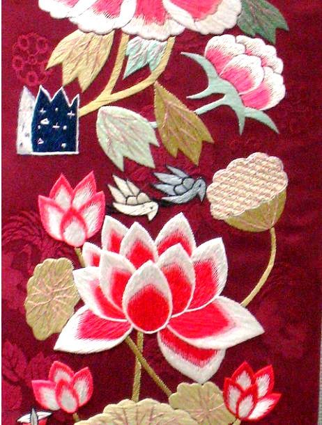 #Korean #embroidery - Lotus detail Korean Textiles, Korean Motifs, Korean Embroidery, Korean Pattern, Chinese Embroidery, Needlework Crafts, Korean Art, Machine Shop, 자수 디자인