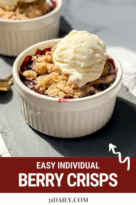 These Individual Berry Crisps are an oh-so-delicious, super-easy dessert to make whenever you're in the mood for a warm, cozy treat! They're simple to make with frozen berries and a warmly spiced crisp topping. Triple Berry Crisp, Berry Crisp Recipe, Slow Cooker Apple Crisp, Crisp Topping, Easy Apple Crisp Recipe, Super Easy Desserts, Berry Crisp, Fruit Recipes Healthy, Frozen Berries