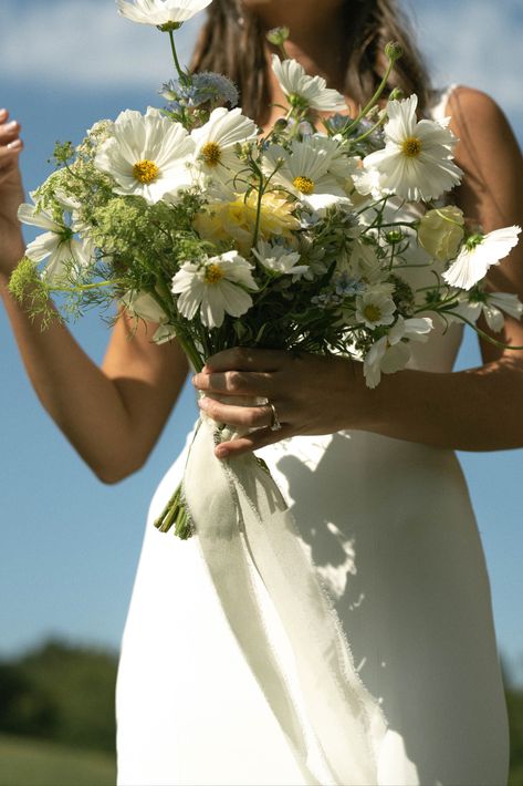 Cosmos Wedding Bouquet, Queen Annes Lace Bouquet, Dahlia Wedding Bouquets, Wildflower Bridal Bouquets, Lace Bouquet, Late Summer Wedding, Simple Wedding Bouquets, Dahlias Wedding, Late Summer Weddings