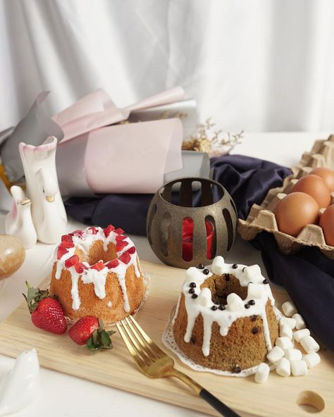 Food Photography on Instagram: “Strawberry and Marshmellow mini chiffon for valentine gifts from @mours.id . . . . . . . .…” Chiffon Cake Photography, Mini Chiffon Cake, Christmas Hampers, Cake Photography, Christmas Hamper, Chiffon Cake, Food Photography, Valentine Gifts, Chiffon