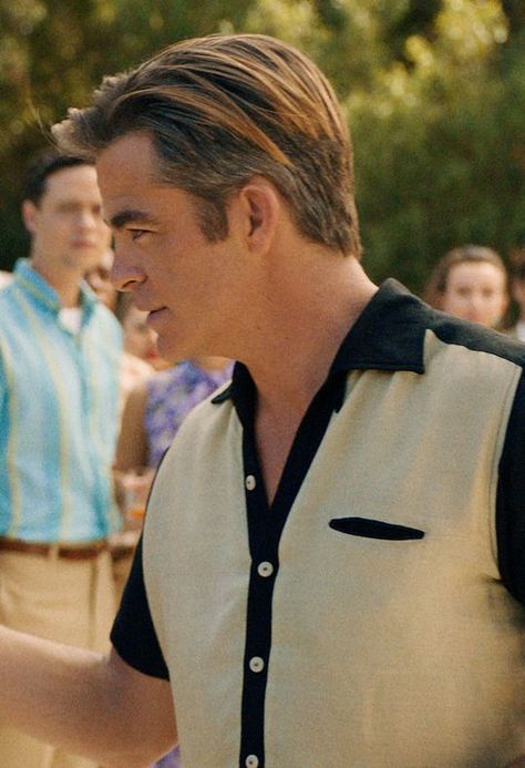 Chris Pine as Frank - Don't Worry Darling (2022) dir. Olivia Wilde Chris Pine Dont Worry Darling, Chris Pine 2022, Chris Pine Hair, Chris Pine Style, Dapper Outfit, Rockabilly Hair, Hair Icon, Relaxed Outfit, Chris Pine