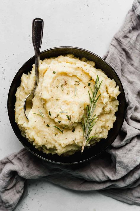 Rosemary Dishes, Rosemary Mashed Potatoes, Garlic Mashed Cauliflower, Butter Mashed Potatoes, Classic Mashed Potatoes, Minimalist Baker, Vegan Thanksgiving Recipes, Easy Holiday Recipes, Garlic Mashed Potatoes