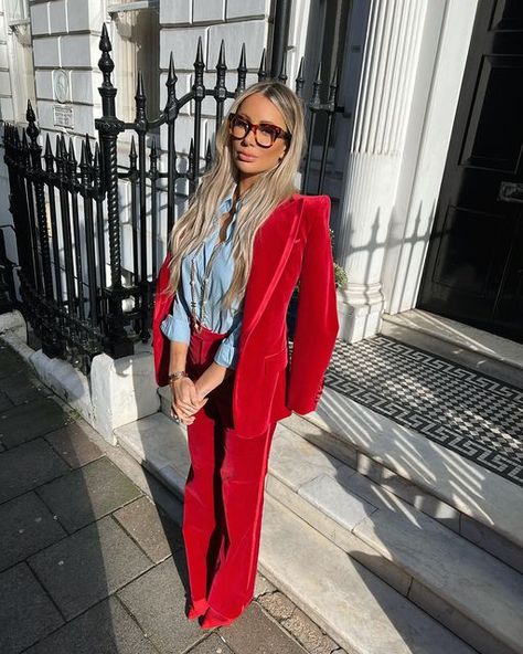 OLIVIA ATTWOOD on Instagram: "Happy Monday.. don’t let anyone ruin your week, ruin it yourself x" Olivia Atwood, Acetate Glasses, Gucci Glasses, Square Glasses, Happy Monday, Gold Details, Havana, Gucci, Let It Be