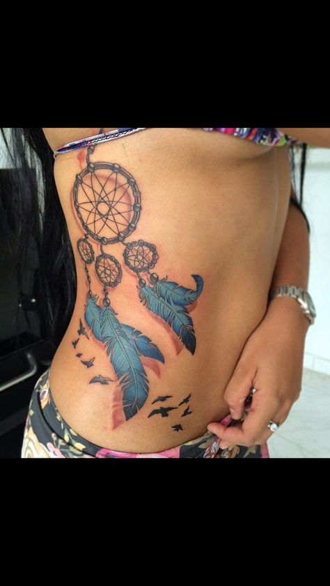 Tat Dream Catcher Tattoo Color, Dreamcatcher Tattoo Back, Girl Thigh Tattoos, Feather Tattoo Design, Girls Tattoo, Dream Catcher Tattoo, Hip Tattoos Women, Thigh Tattoos Women, Badass Tattoos