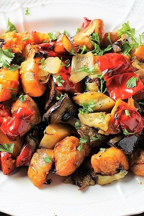 Roasted Vegetables Recipe, Roasted Vegetables Oven, Sweet Potato And Apple, Vegetarian Sides, Roasted Vegetable Recipes, Vegetarian Side Dishes, Roast Eggplant, Comfort Soup, Food Sweet