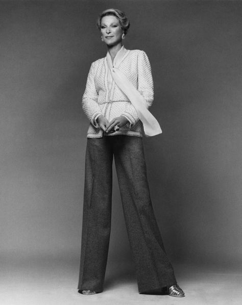 Jackie O, Katharine Hepburn, and More Style Icons Show Us the Dos and Don'ts of Wearing Wide Leg Pants Nan Kempner, Camel Hair Coat, Ladies Who Lunch, How To Wear A Scarf, Beaded Cardigan, Katharine Hepburn, Pant Trends, Advanced Style, Jackie O