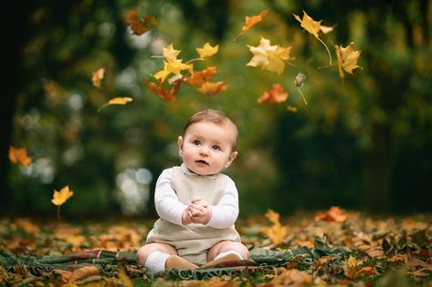 4 Month Old Fall Photoshoot, Baby Photoshoot Outdoor, Autumn Baby Photoshoot, Autumn Family Photoshoot, Fall Baby Photos, Fall Baby Pictures, Toddler Portraits, 6 Month Baby Picture Ideas, Cute Lifestyle