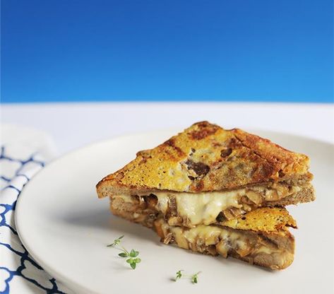 Emmental Cheese Recipes, Caramelized Onion Grilled Cheese, Onion Grilled Cheese, Caramelized Onions And Mushrooms, Grilled Cheese Recipe, Emmental Cheese, Classic Grilled Cheese, Classic French Dishes, Grilled Cheese Recipes