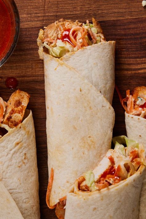 Quick Work Lunch Ideas, Chicken Dinner Recipes Easy, Buffalo Chicken Wrap Recipe, Spicy Chicken Wrap, Buffalo Chicken Wrap, Buffalo Chicken Wraps, Chicken Wrap Recipes, Chicken Wrap, Dinner Recipes Easy