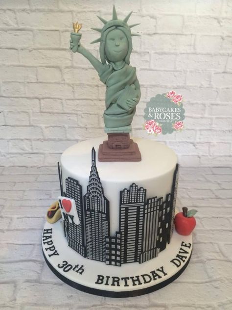 Couldn’t think of anything different to do for a New York cake so went for skyline and Statue of Liberty. This is the first time I’ve used this stencil and it’s worth its weight in gold! Statue Of Liberty Cake, Nyc Cake, Usa Cake, New York Cake, New York Statue Of Liberty, Piano Cakes, City Party, New York Statue, Baker Baker