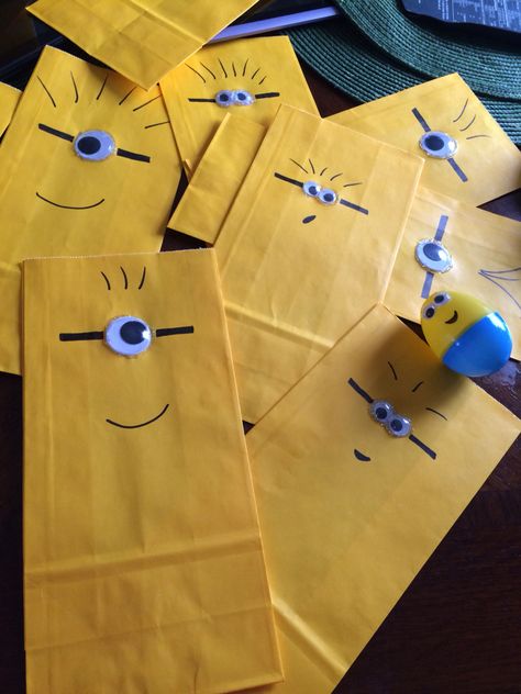 Minion Goodie Bags, Minion Party Bags, Minion Party Favors, Mesa Candy Bar, Birthday Minion, Minions Birthday Theme, Ideas Para Cumpleaños, Minion Baby, Despicable Me Party