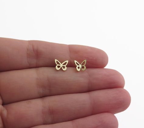 14k gold butterfly stud earrings, beautiful and dainty solid gold, handmade earrings. #butterfly #earrings #14kgoldstuds #daliashamirjewelry Small Cute Earrings Gold, Butterfly Studs Earrings, Small Butterfly Earrings Gold, Gold Earrings Butterfly, Small Butterfly Earrings, Gold Earrings Small Simple, Gold Butterfly Earrings Studs, Classy Earrings Everyday, Small Earrings Gold Studs