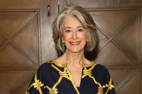 Maureen will say goodbye to her role as Evelyn for a West End production. Maureen Lipman, Claire Sweeney, Coronation Street Spoilers, Cafe Pictures, Book Launch Party, Queen Birthday, Medical Staff, Advanced Style, Coronation Street