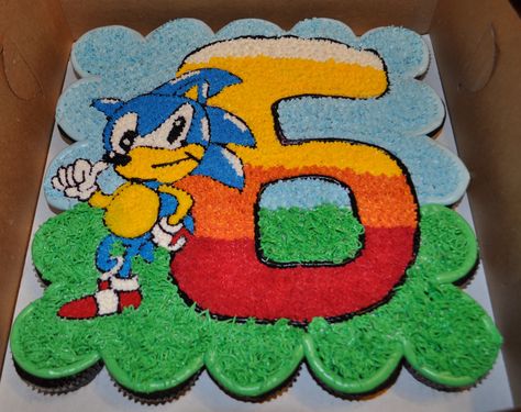 Sonic the Hedgehog Pull-Apart Cake by Summer's Sweet Treats Hedgehog Cupcake, Sonic Birthday Cake, Sonic The Hedgehog Cake, Sonic Cake, Hedgehog Cake, Pull Apart Cupcake Cake, Sonic Birthday Parties, Pull Apart Cake, Cake Pulls