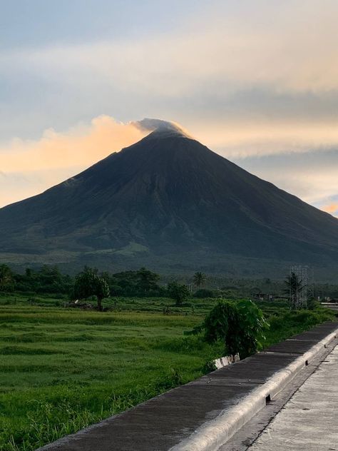 one of the majestic stratovolcano of the Philippines that can be found in Albay, Bicol. Philippines Volcano, Philippine Photography, Mt Mayon, Mayon Volcano, The Philippines, Volcano, Philippines, Places To Visit, Photography