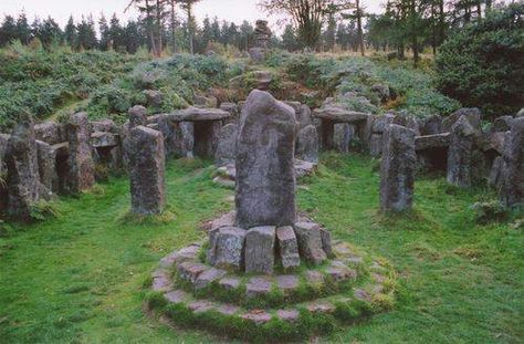 Druid stone circle and sacred temple, Yorkshire, England Druids Temple, Ancient Britain, Green Witchery, Ancient Europe, Ancient Places, Cottage Witch, Standing Stones, Sacred Spaces, Standing Stone