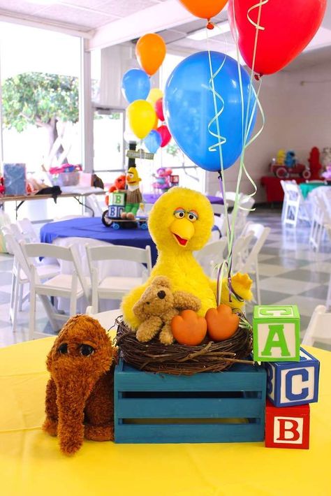 Fun centerpiece at a Sesame Street birthday party! See more party ideas at http://CatchMyParty.com! Funny Sesame Street, Sesame Street Centerpiece, Sesame Street Birthday Party Ideas Boy, Elmo Birthday Party Boy, Sesame Street Birthday Party Ideas, Cookie Monster Birthday, Elmo Birthday Party, Sesame Street Birthday Party, Elmo Party