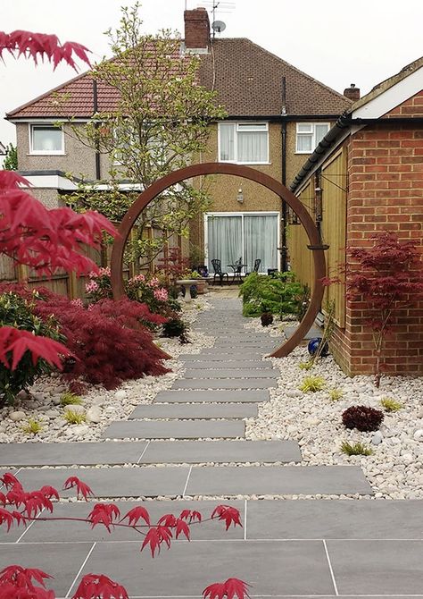 Japanese Garden Entrance, Moon Arch Garden, Moondoor Garden, Garden Archway Ideas, Moon Gate Garden, Moongate Garden, Diy Gnome Garden, Japanese Pergola, Gnome Garden Ideas