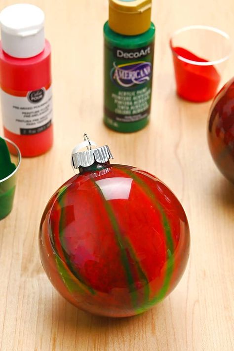 Marble Paint Ornaments Diy Christmas, Christmas Ornament Crafts Clear Ball, Paint In Ornaments Diy, How To Paint Glass Ornaments Diy, Paint Filled Ornaments, Plastic Christmas Ornaments Ideas, Paint Ornaments Diy Kids, Christmas Ball Crafts For Kids, Empty Christmas Ornament Ideas