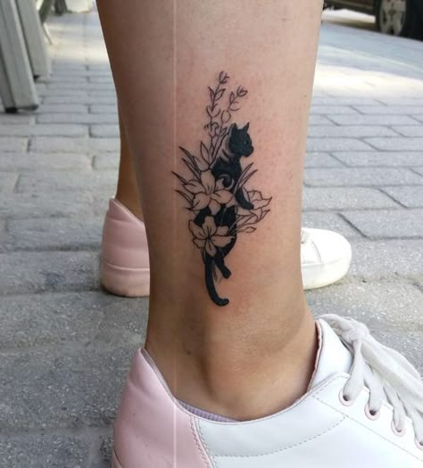 Cat Tattoos For Women, Tattoos For Women Cat, Cat Silhouette Tattoos, Tatoo Dog, Cute Cat Tattoo, Ankle Tattoos For Women, Black Cat Tattoos, Silhouette Tattoos, Cat Tattoos