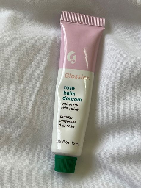 Glossier Lip Balm Aesthetic, Rose Balm Dotcom, It Girl Skincare, Glossier Moisturizer, Wishlist Ideas Aesthetic, Glossier Rose Balm Dotcom, Clear Skin Aesthetic, Best Glossier Products, Glossier Products