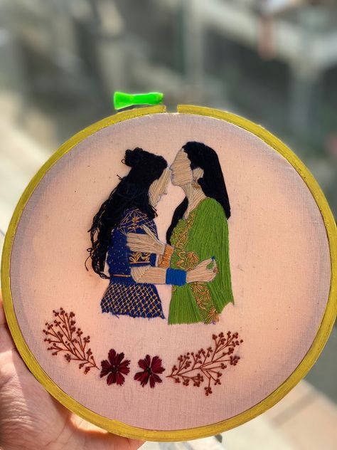 Mom Daughter Embroidery Hoop, Mother Daughter Embroidery Hoop, Mother Daughter Embroidery, Mother Daughter Love, Portrait Embroidery, Art Decor Diy, Hand Embroidery Design Patterns, Hand Embroidery Art, Hand Embroidery Stitches