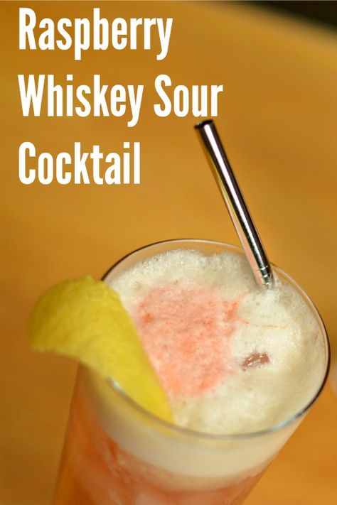 Raspberry Whiskey Sour, Raspberry Sour Cocktail, Raspberry Drink, Cocktail Recipes Whiskey, Cocktail Names, Whiskey Cocktail, Raspberry Liqueur, Fancy Cocktails, Sour Cocktail