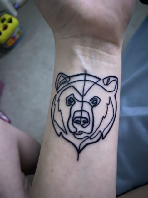 Bear continuous line art tattoo Bear With Sunglasses Tattoo, Simplistic Bear Tattoo, Bear Tattoo Line Art, Bear Wrist Tattoo, Bear Sketch Tattoo, Geometric Bear Tattoo, Dancer Tattoo, Head Abstract, Bear Sketch