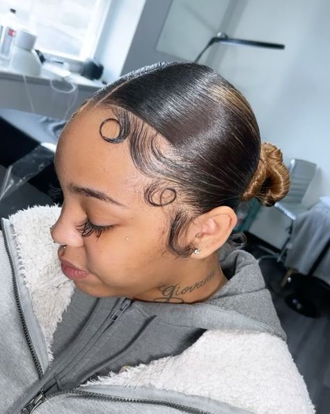 chrissy on Instagram: “middle part low bun with extra baby hair 💁🏽‍♀️ link is in the bio to book! • • #dmvhairstylist #dmvponytails #baltimorehairstylist…” Middle Part Low Bun, Middle Part Bun, Black Hair 90s, Middle Part Hairstyles, Knot Bun, Edges Hair, Stunning Hairstyles, Hair Buns, Low Bun