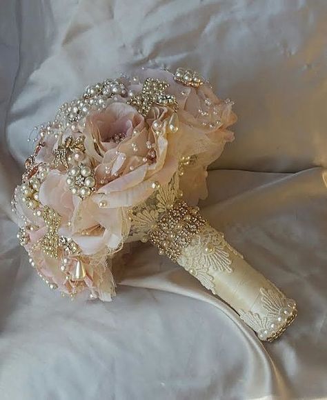 My Angel (GxG)⚠⚠ - chapter #26 - Wattpad Rose Gold Quince, Rose Gold Brooch Bouquet, Rose Gold Bouquet, Rose Gold Quinceanera, Quinceanera Bouquet, Quinceanera Pink, Gold Bouquet, Jeweled Bouquet, Pink Quince