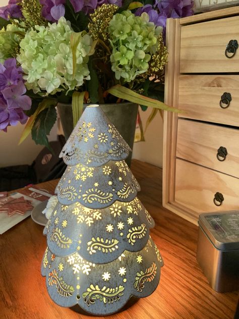 Scentsy Diffuser, Electric Candle Warmers, Wickless Candles, Wax Warmers, Fragrance Wax, The Tree, Holidays And Events, Wax Melts, Animals For Kids