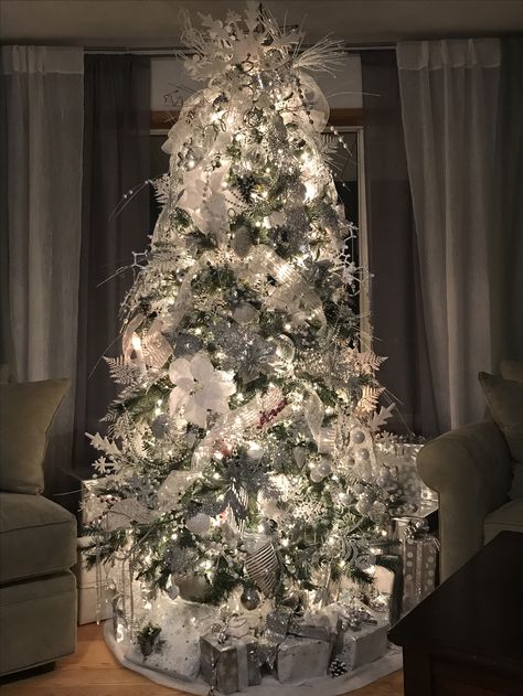 White silver christmas tree lots of snowflakes and glitter Gorgeous Christmas Target, Silver White Christmas Tree Decor, Elegant Christmas Trees Silver, Elegant Silver Christmas Tree, Xmas Tree White And Silver, Christmas Tree Decorations White Silver, White And Silver Xmas Tree, Christmas Decor Ideas Silver And White, Silver And White Tree