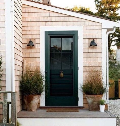 The combination of the dark green door and cedar shakes made this image one of my favourites from last week! See all of our Top Five images up on the blog! Image via @larkandlinen #CJTopFive Mudroom Addition, Stone Step, Nantucket Home, Green Front Doors, Nantucket Style, Wood Shingles, Side Porch, Front Steps, New England Homes