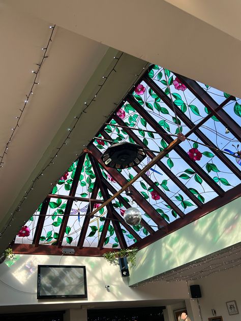 House With Skylight Ceilings, Sky Stained Glass Window, Stained Glass Sunroom, Stained Glass Windows Aesthetic, Skylight Aesthetic, House Stained Glass Windows, Sky Light Ideas, Stain Glass Ceiling, Gl Story