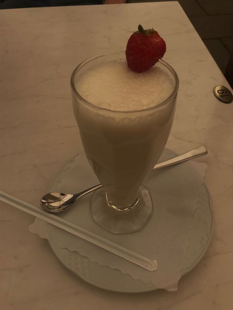 Vanilla Drink Aesthetic, Vanilla Shake Aesthetic, Vanilla Milkshake Aesthetic, Milkshakes Aesthetic, Milkshake Aesthetic, Papas Games, Vanilla Drinks, Phone Widget, Vanilla Milkshake