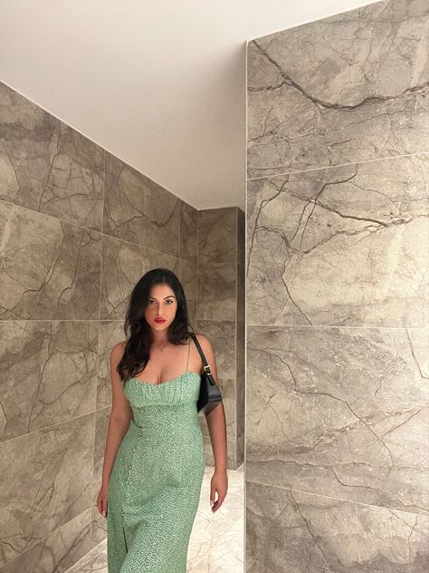 Zara green dress combined with red lipstick Summer Green Dress, Zara Green Dress, Summer Green, Dress Zara, Dinner Dress, Red Lipstick, Zara Dresses, Green Dress, Off Shoulder Dress