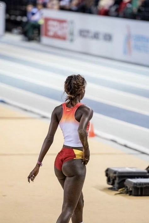 Athletic Black Women, Fatima Diame, Track N Field, Women Track And Field, Awkward Photos, Buff Women, Women Athletes, Athletic Models, Black Hollywood