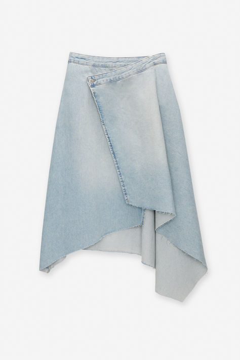 Low-rise asymmetric denim midi skirt with sarong-style fastening and contrast seams. Made of cotton. Sarong Style, Pull And Bear, Jeans Skirt, Denim Midi Skirt, Jeans Rock, Jean Skirt, Sarong, Denim Skirt, Low Rise