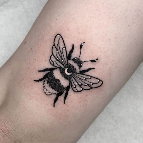 80+ Best Bee Tattoo Designs You’ll Fall in Love with - Saved Tattoo Bee Tattoo Meaning, Queen Bee Tattoo, Small Bee Tattoo, Honey Bee Tattoo, Small Wave Tattoo, Bumble Bee Tattoo, Tattoo Snake, Autumn Tattoo, Female Tattoos