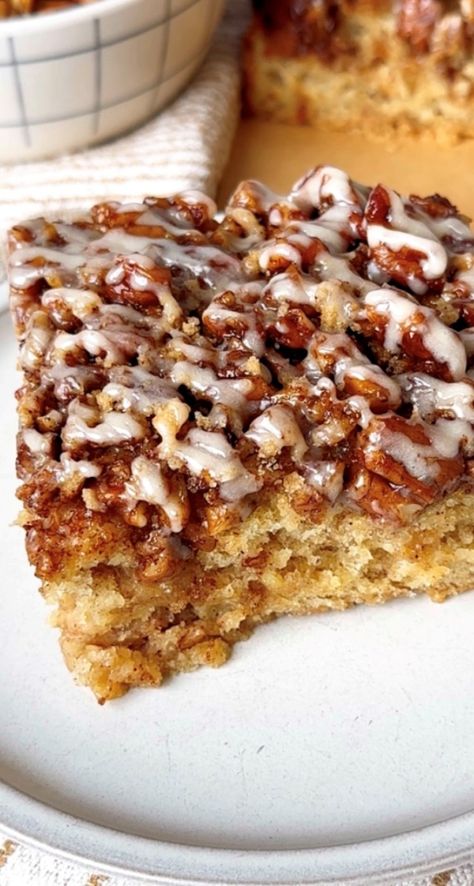 crumb cake Upside Down Pecan Banana Crumb Cake, Buttery Bread Recipe, Brown Sugar Pecans, Maple Syrup Cake, Banana Crumb Cake, Sweet Monkey, Banana Pudding Cupcakes, Sugar Pecans, Syrup Cake