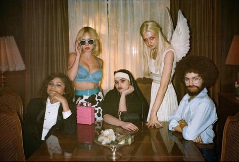 Euphoria Style, Foto Muro Collage, Euphoria Aesthetic, Euphoria Fashion, Patricia Arquette, Barbie Ferreira, New Tv Series, Marlene Dietrich, Fantasias Halloween