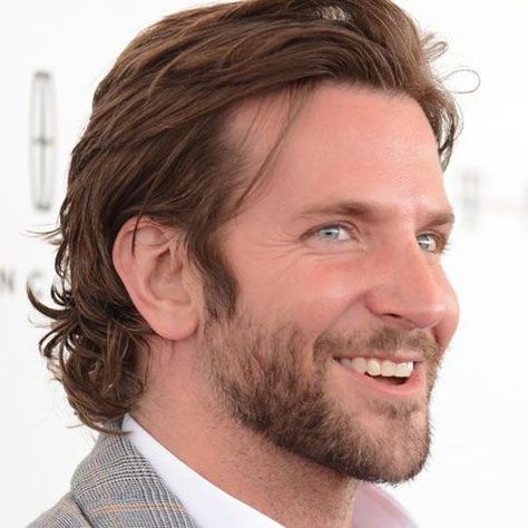 Latest 20 Bradley Cooper Haircut - Men's Hairstyle Swag Bradley Cooper Haircut, Haircut Thick Hair, Mens Medium Length Hairstyles, Dunner Wordend Haar, Mens Hairstyles Medium, Find Hairstyles, Corte De Cabelo Masculino, Bradley Cooper, Mens Hairstyles Short