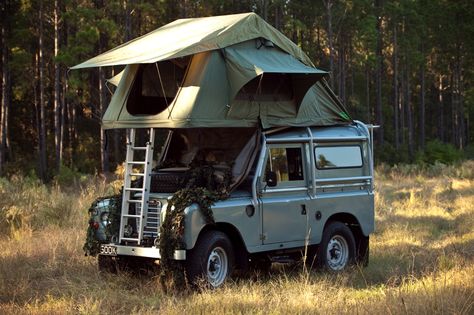 Land Rover Camping, Defender Camper, Land Rover Series 3, Kombi Home, Bug Out Vehicle, Roof Tent, Overland Vehicles, Road Vehicle, Expedition Vehicle