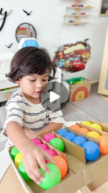 Peeja | Ayden & Alfie on Instagram: "This DIY sequence puzzle is a winner! It’s a brain boosting activity for preschoolers to enhance their critical thinking, logical assumption and problem solving skills.  ➡️ Suitable from 4yo+ (Ayden is 4yo+)  Our content is for educational purpose. ‼️ Strictly NO REPOST ‼️  #AydenAlfiePlays #kidsactivities" 4 In A Row Game Diy, Ball Sorting Activity, Critical Thinking For Preschoolers, One And Many Activities, Colour Sorting Activities Preschool, Moving Activities For Kids, 2 Yo Activities, Balls Activities For Preschool, Logical Thinking Activities For Kids