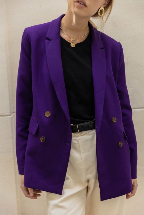 Purple Blazer Outfit, Look Working Girl, Winter Bright, Suit Purple, Spring Blazer, Purple Blazer, Neutral Outfits, Purple Vests, Beauty Corner