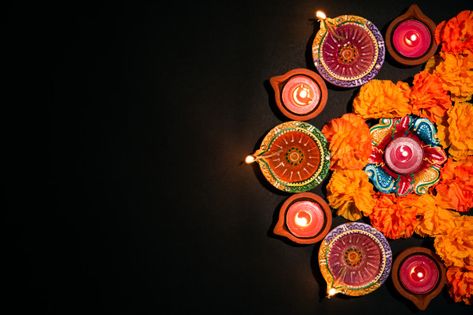 Happy diwali -hindu festival, colorful traditional oil lamp diya on black Premium Photo | Premium Photo #Freepik #photo #flower #diwali #light #fire Happy Diwali Black Background, Diwali Story, Diwali Hindu, Diwali Painting, Diwali Light, Hindu Festival Of Lights, Diya Decoration Ideas, Diwali Background, Christmas Lights Background