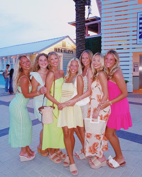 more nights like this pretty please !!! 💗🐚✌🏼 Friend Manifestation, Pic Ideas Beach, Sorority Instagram, Tea Party Attire, Formal Photos, Mexico Party, Friends Giving, Sorority Poses, Preppy Fits